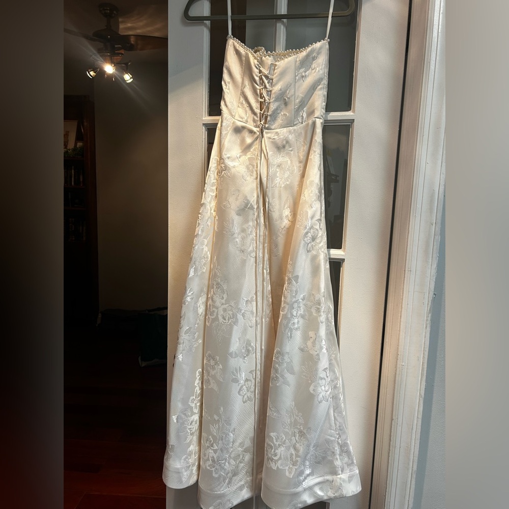 V. Chapman Hazel Dress in White Baroque Floral - Picture 4 of 6